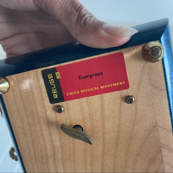 Traditional Italian Floral Fruit Wood Blue Swiss Musical Keepsake - Picture 5 of 9